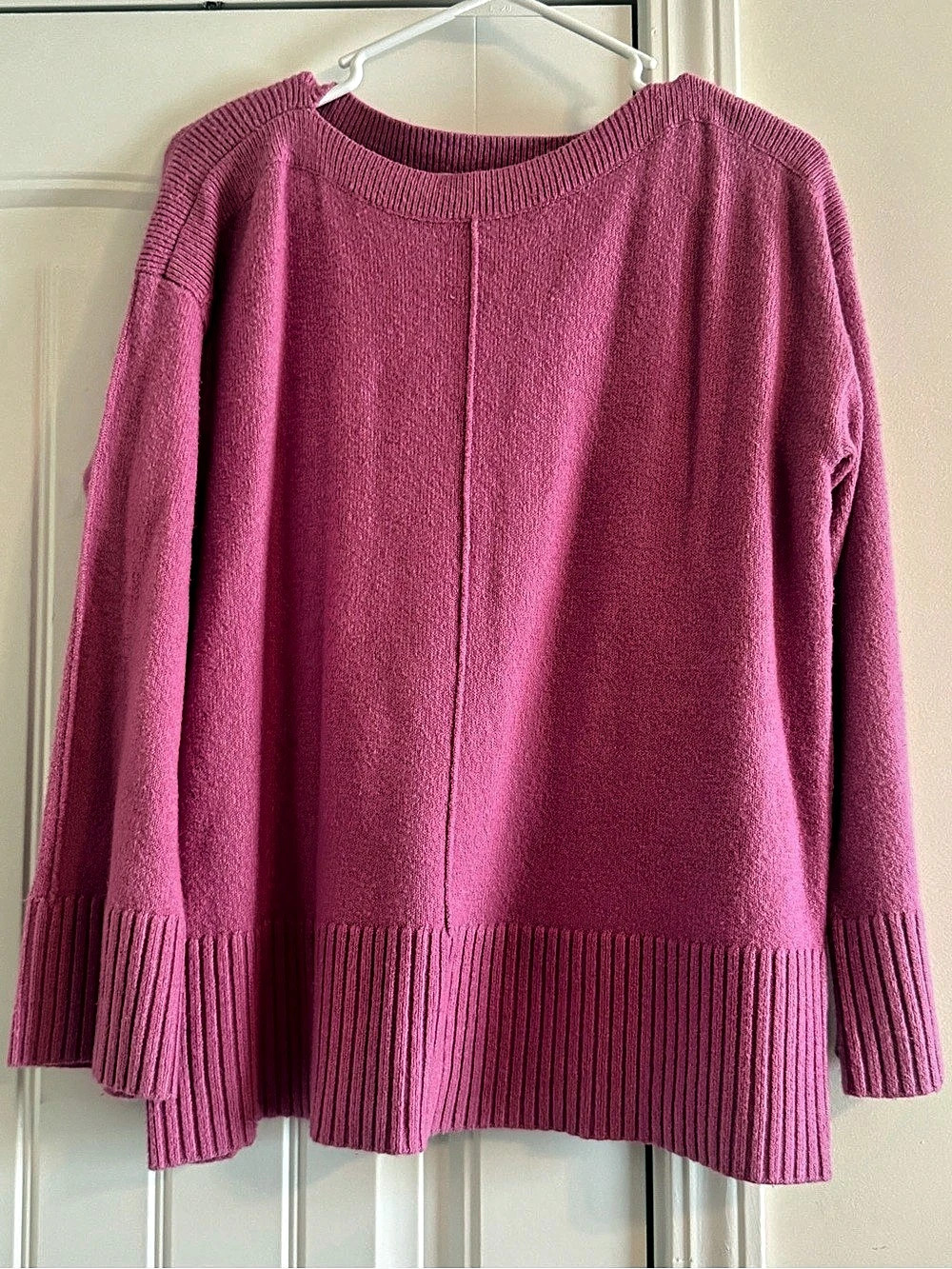 LOFT Crewneck Sweater in Pink Size Small Like New